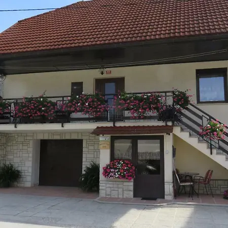 Apartment D-d *